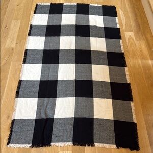 NWT: Ivanka Trump black and white acryllic scarf